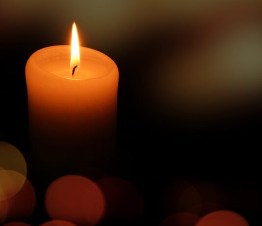 candle 7122444 1280
